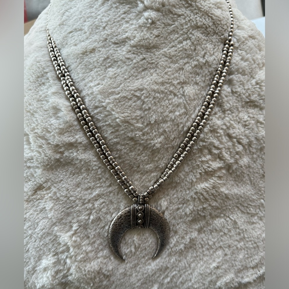 TREATY SILVER-COLORED STATEMENT NECKLACE W/ TRIBAL SYMBOL PENDANT  OS